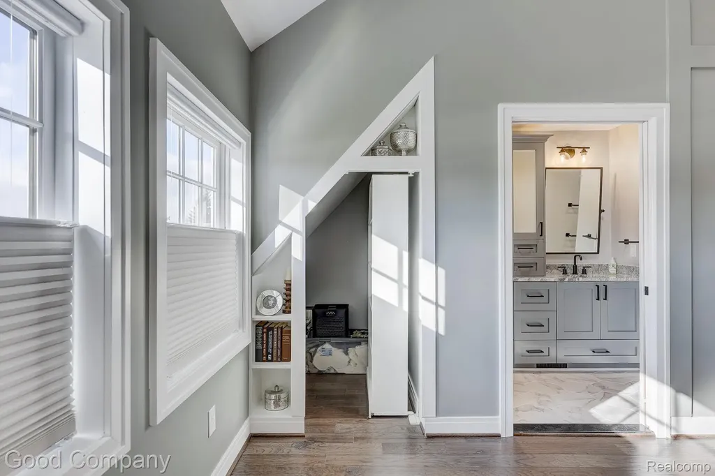 3105 Culbertson Avenue Rochester Hills City MI 48307