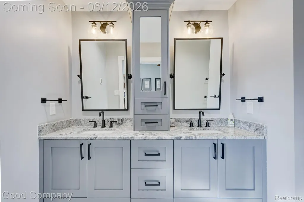 3105 Culbertson Avenue Rochester Hills City MI 48307