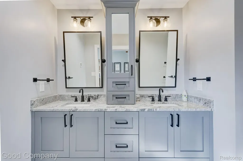 3105 Culbertson Avenue Rochester Hills City MI 48307