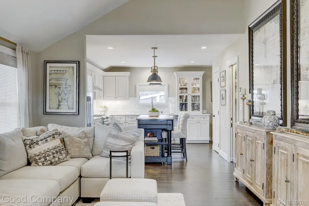 3105 Culbertson Avenue Rochester Hills City MI 48307