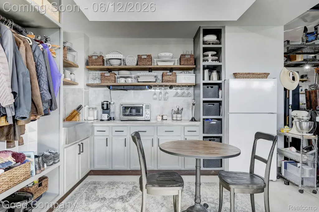 3105 Culbertson Avenue Rochester Hills City MI 48307