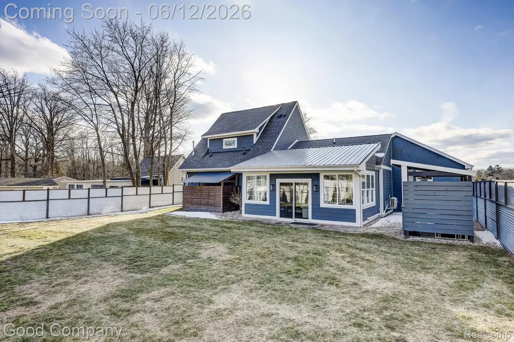 3105 Culbertson Avenue Rochester Hills City MI 48307