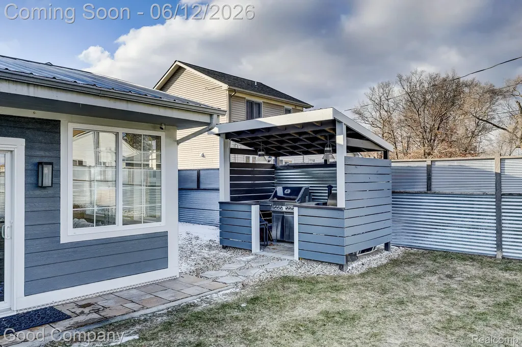3105 Culbertson Avenue Rochester Hills City MI 48307