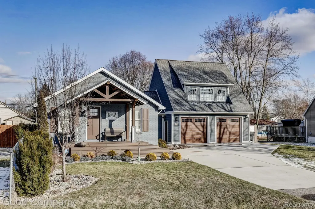 3105 Culbertson Avenue Rochester Hills City MI 48307