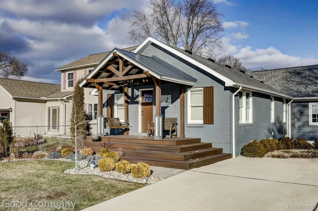 3105 Culbertson Avenue Rochester Hills City MI 48307