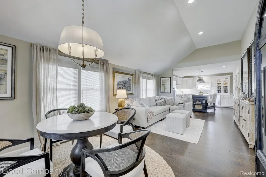 3105 Culbertson Avenue Rochester Hills City MI 48307