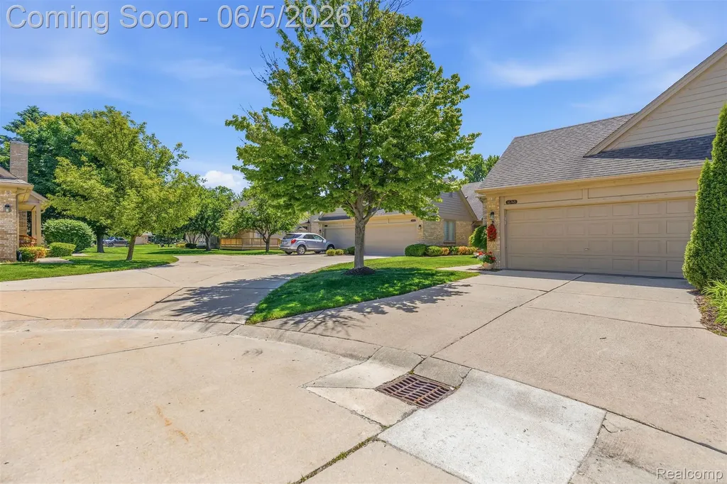 16748 Shale Court Macomb Township MI 48042