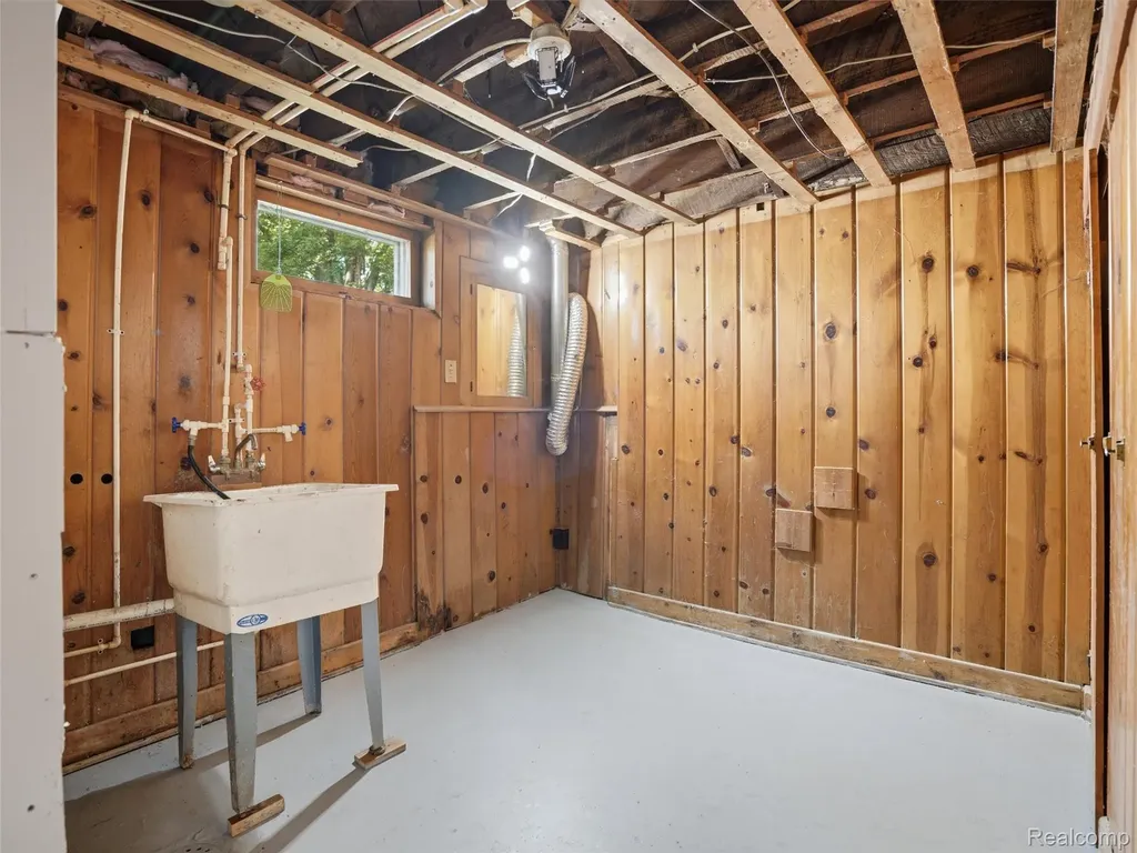 45 Kemp Street Pontiac City MI 48342