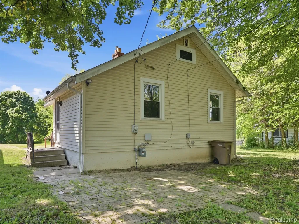 45 Kemp Street Pontiac City MI 48342