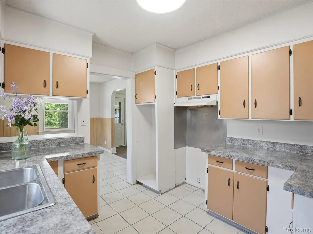 45 Kemp Street Pontiac City MI 48342
