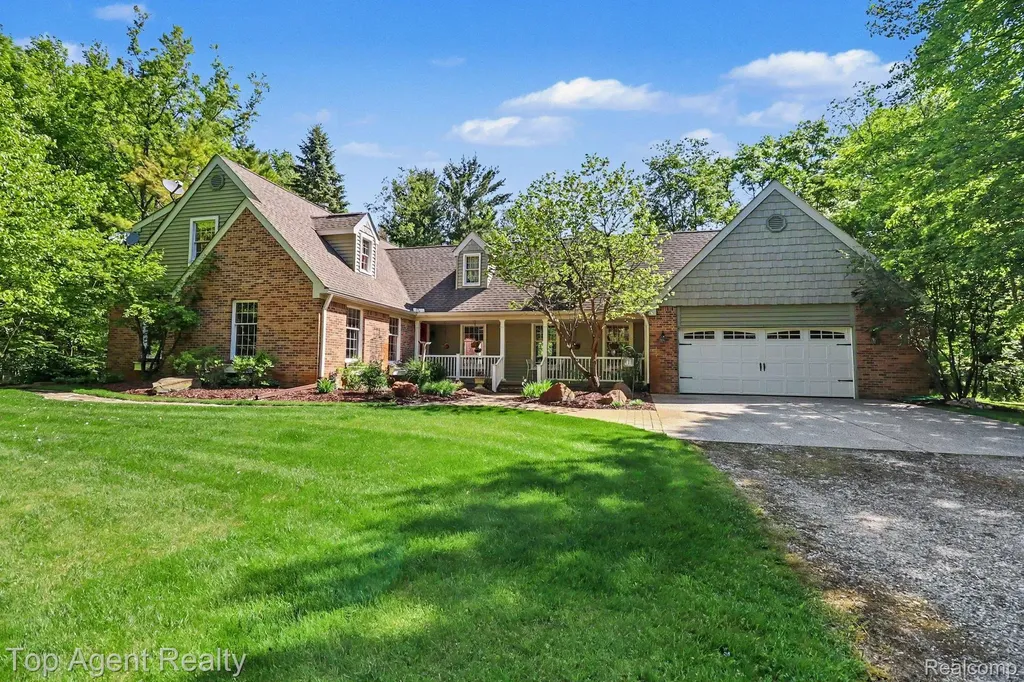 2411 Farmbrook Trail Addison Township MI 48370
