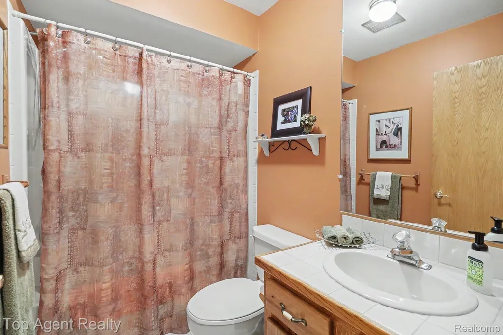 2411 Farmbrook Trail Addison Township MI 48370