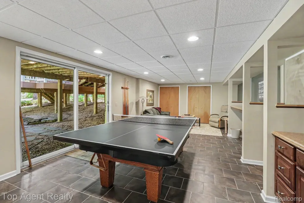 2411 Farmbrook Trail Addison Township MI 48370