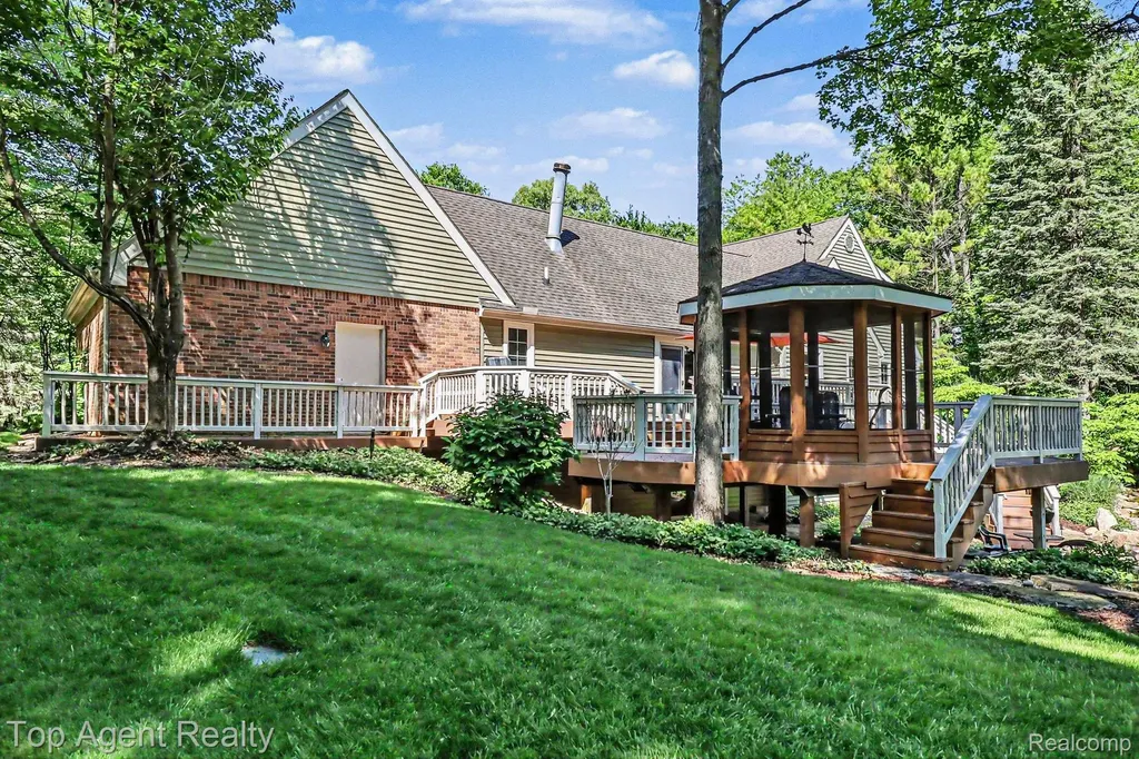 2411 Farmbrook Trail Addison Township MI 48370