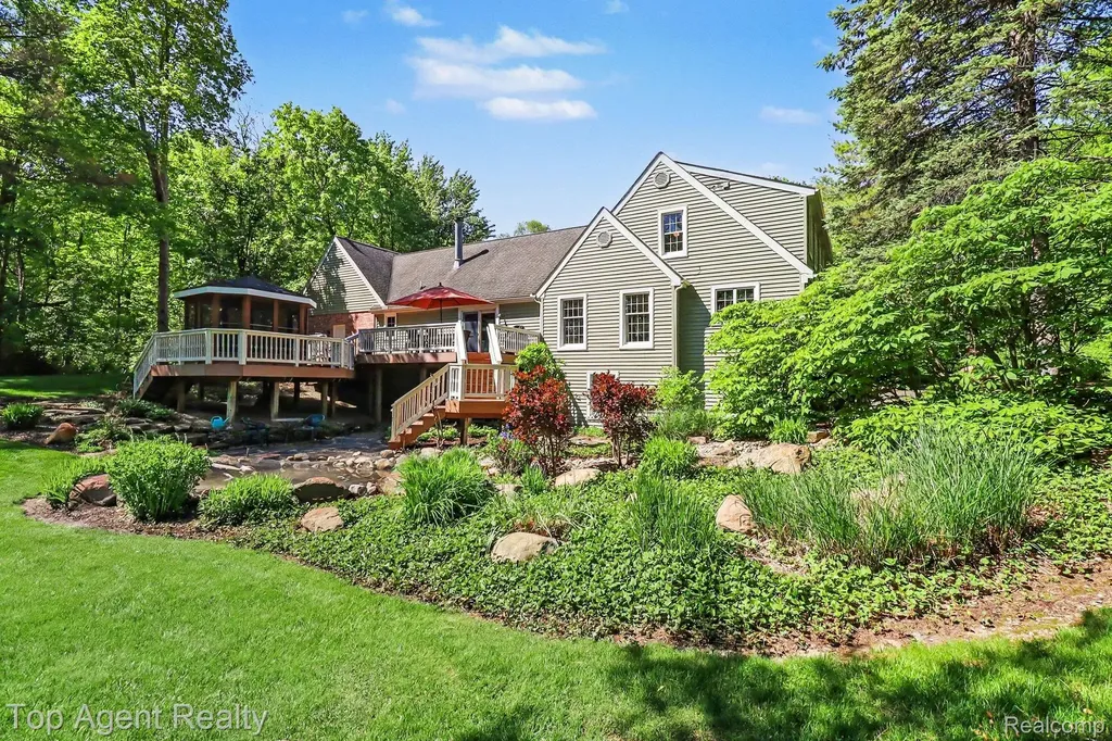 2411 Farmbrook Trail Addison Township MI 48370