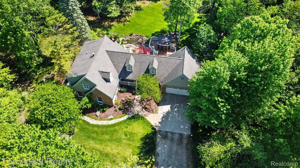 2411 Farmbrook Trail Addison Township MI 48370