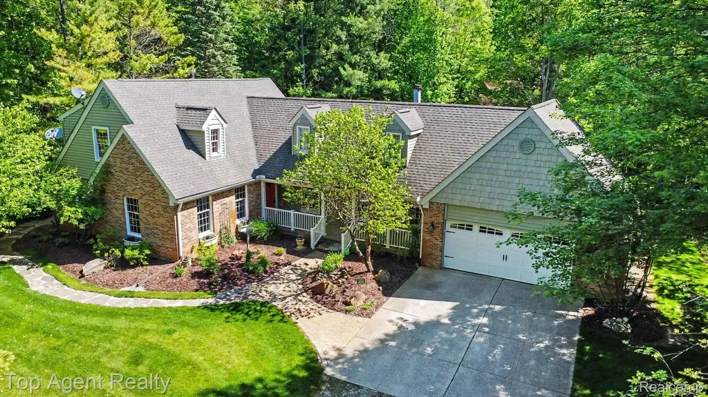 2411 Farmbrook Trail Addison Township MI 48370