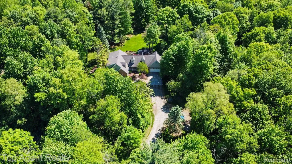 2411 Farmbrook Trail Addison Township MI 48370