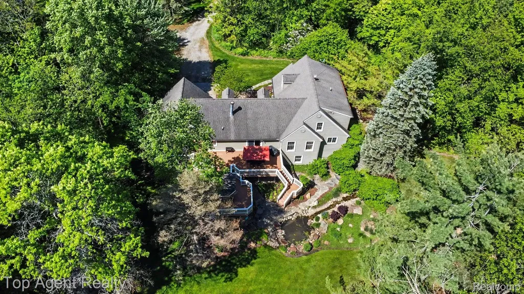 2411 Farmbrook Trail Addison Township MI 48370