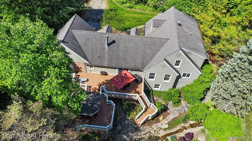 2411 Farmbrook Trail Addison Township MI 48370