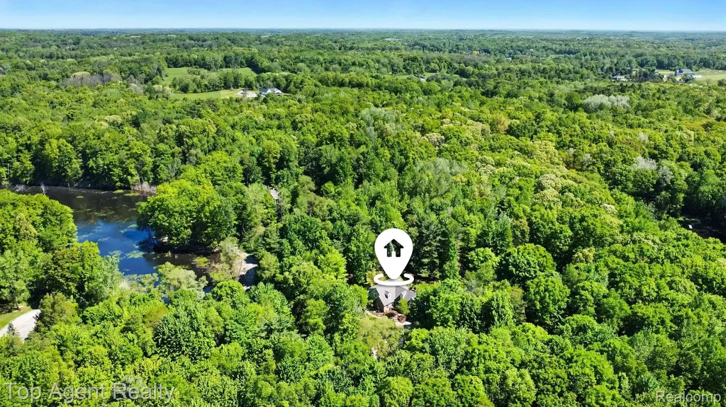2411 Farmbrook Trail Addison Township MI 48370