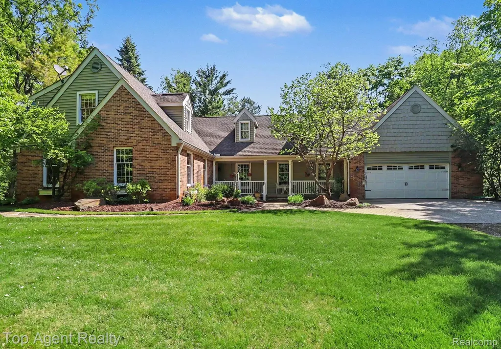 2411 Farmbrook Trail Addison Township MI 48370