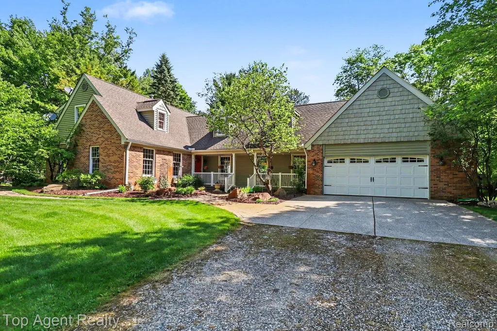 2411 Farmbrook Trail Addison Township MI 48370