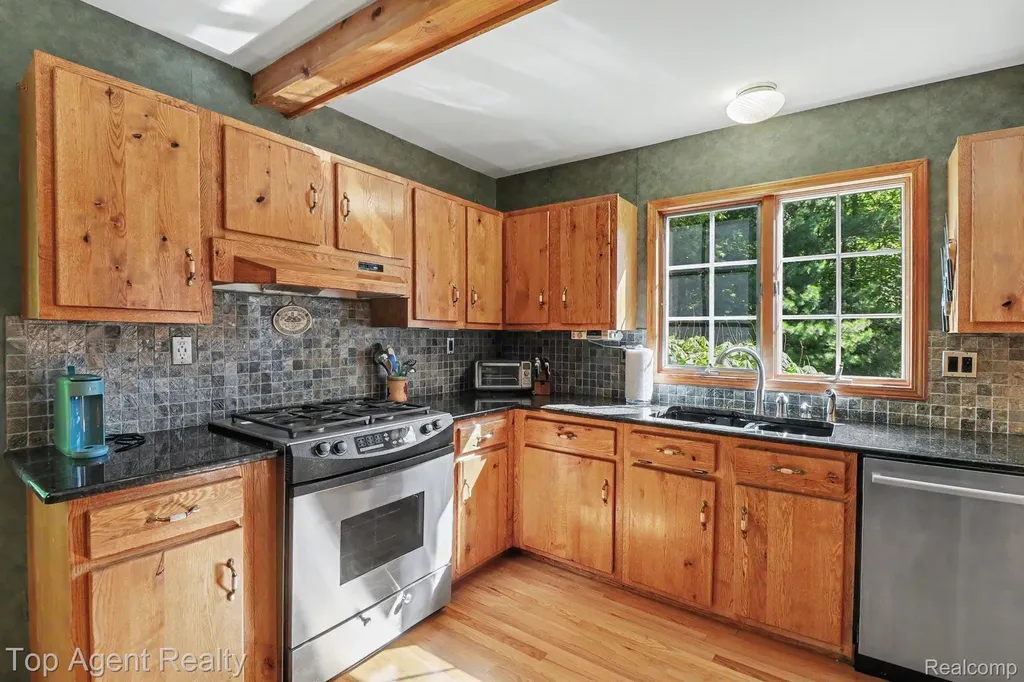 2411 Farmbrook Trail Addison Township MI 48370