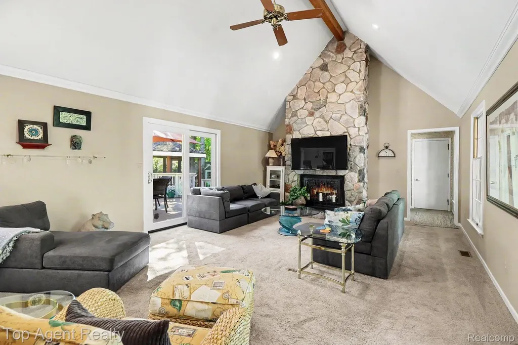 2411 Farmbrook Trail Addison Township MI 48370