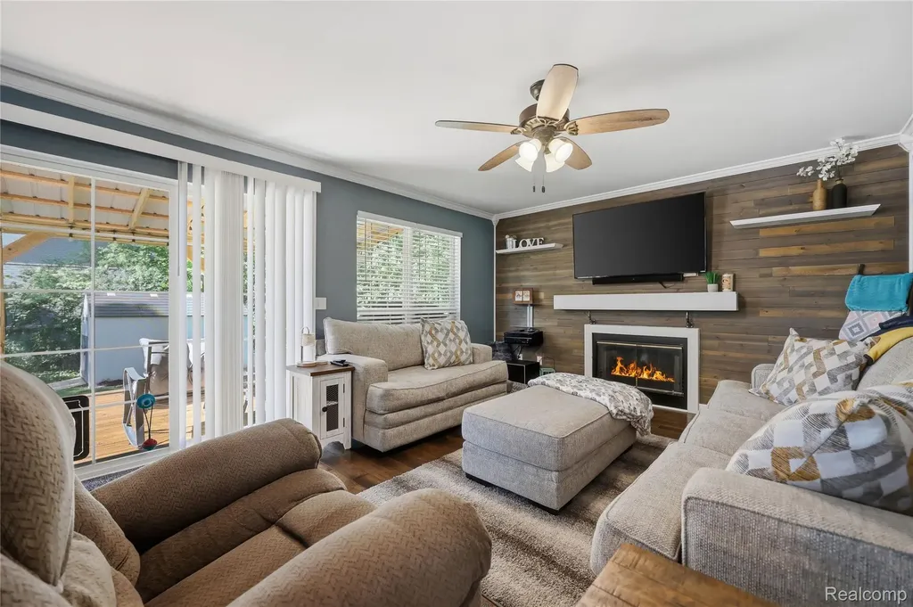 6003 Cedar Bend Drive Independence Charter Township MI 48346