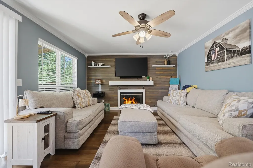 6003 Cedar Bend Drive Independence Charter Township MI 48346