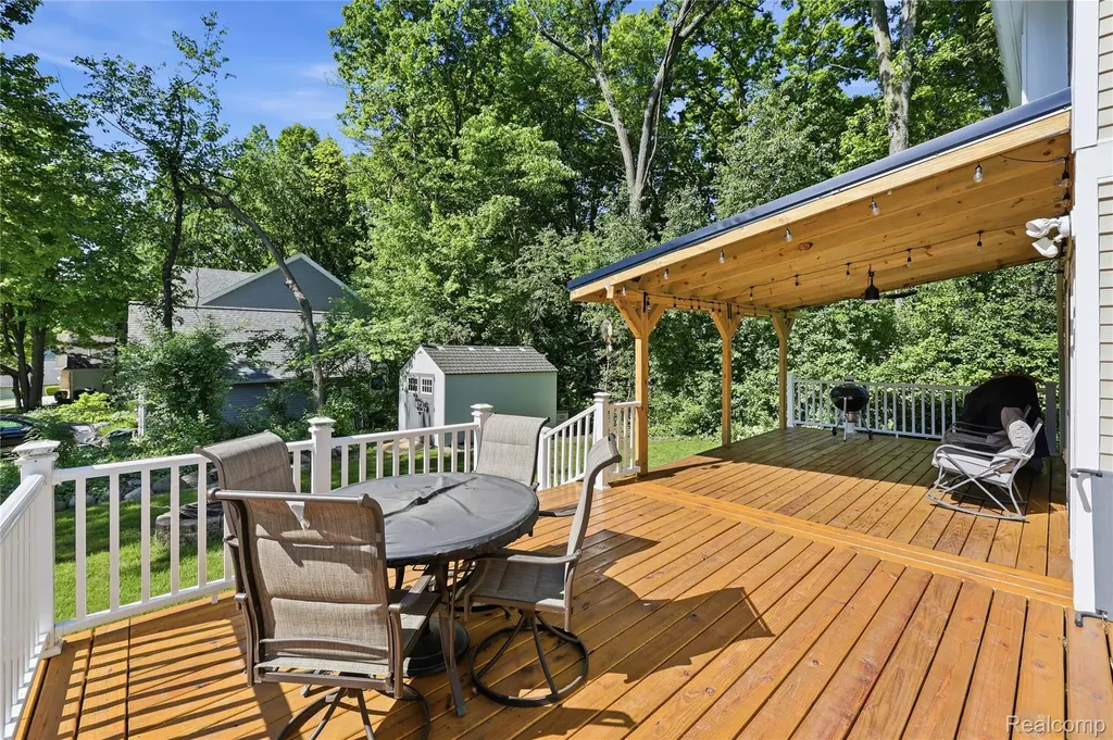 6003 Cedar Bend Drive Independence Charter Township MI 48346