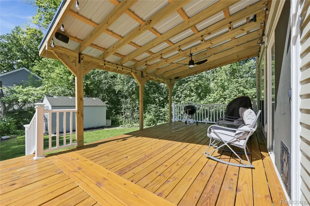 6003 Cedar Bend Drive Independence Charter Township MI 48346