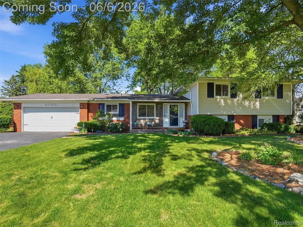 6623 Pine Eagle Lane West Bloomfield Charter Township MI 48322