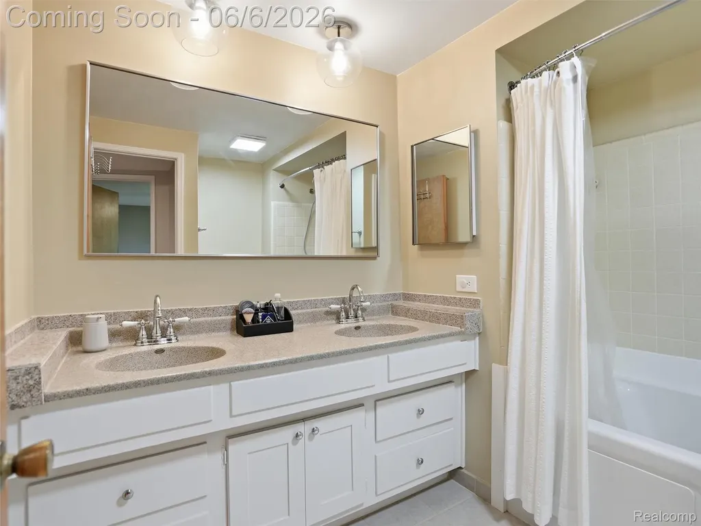 6623 Pine Eagle Lane West Bloomfield Charter Township MI 48322