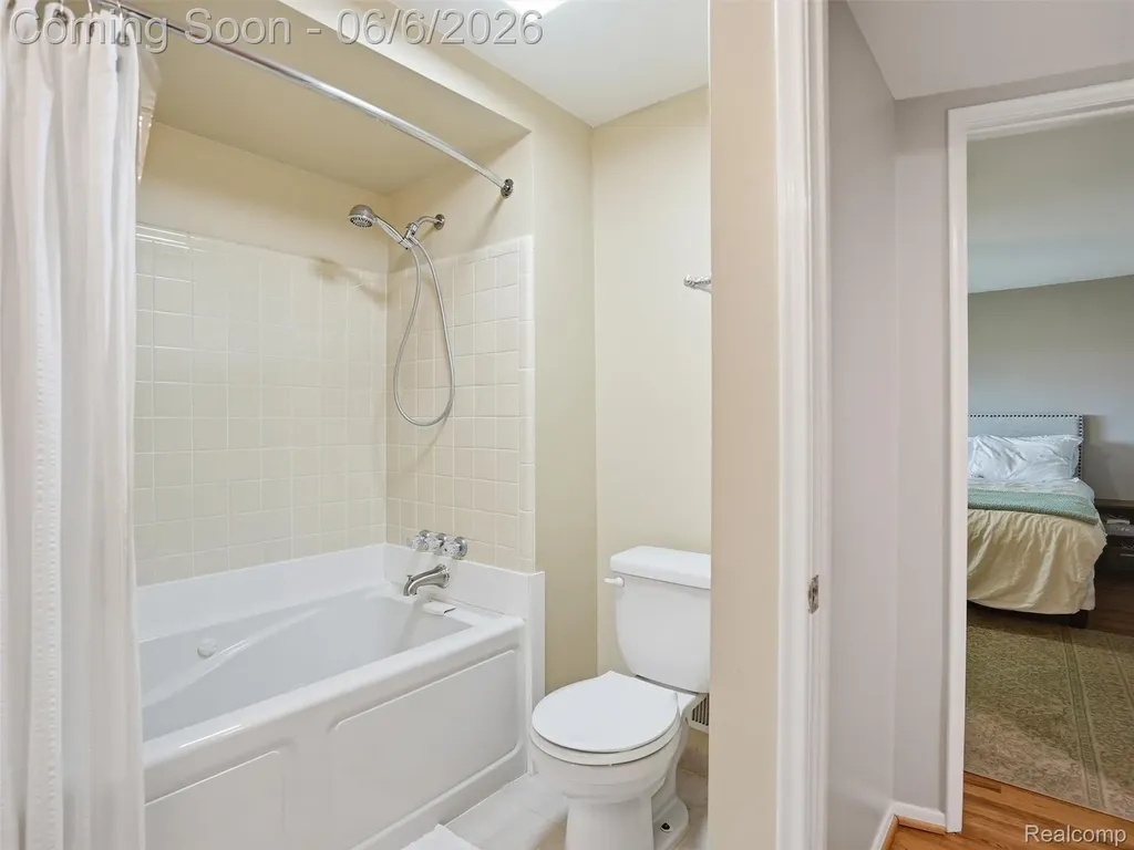 6623 Pine Eagle Lane West Bloomfield Charter Township MI 48322