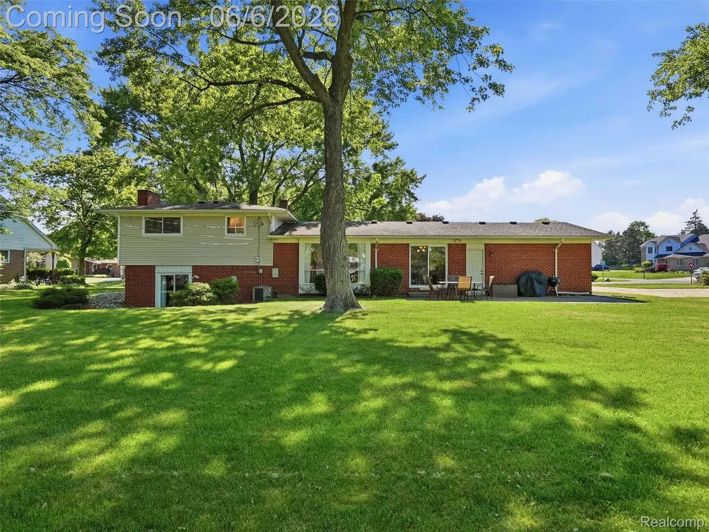 6623 Pine Eagle Lane West Bloomfield Charter Township MI 48322
