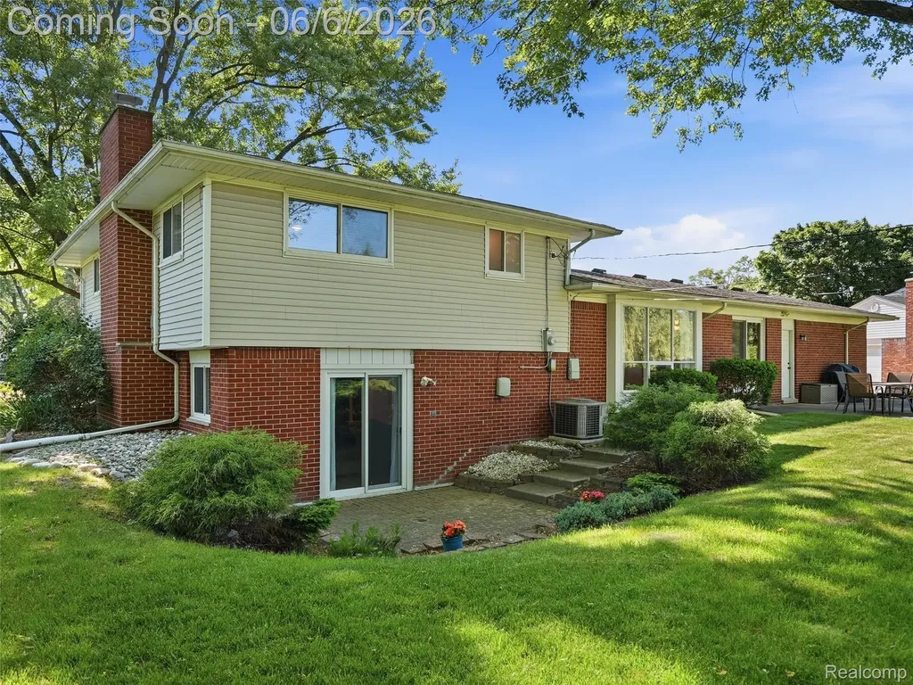 6623 Pine Eagle Lane West Bloomfield Charter Township MI 48322