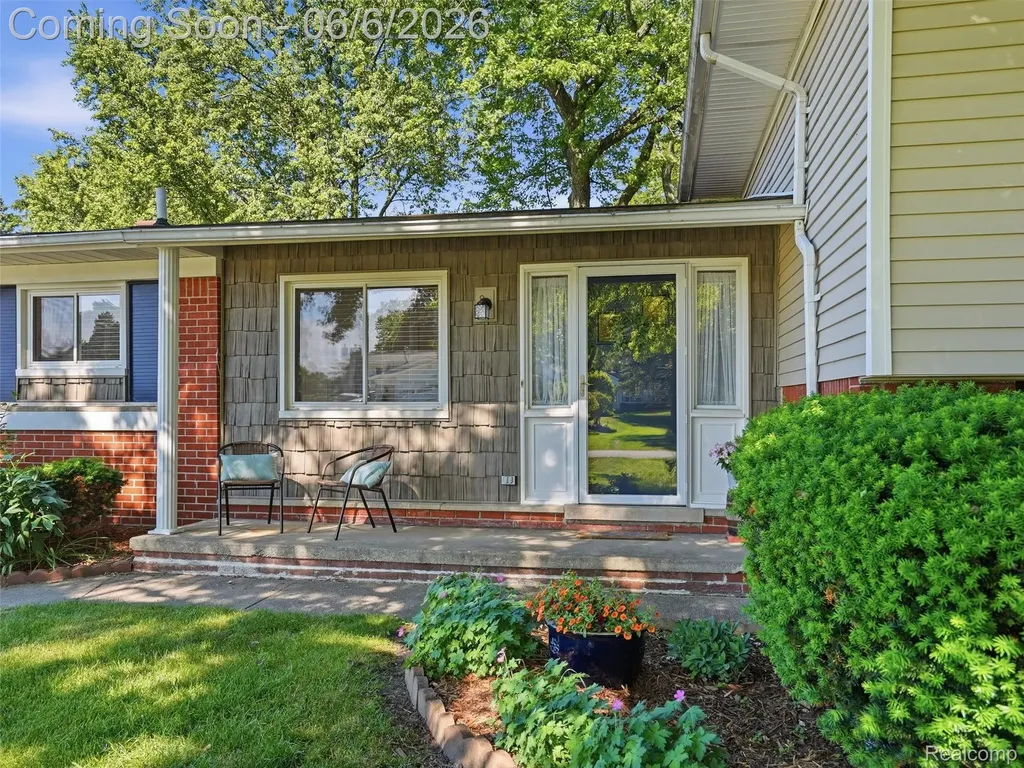 6623 Pine Eagle Lane West Bloomfield Charter Township MI 48322