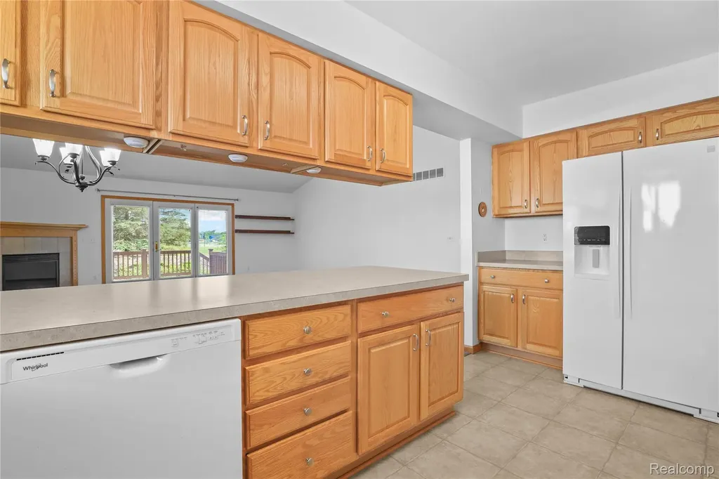 352 Cottonwood Lane Saline City MI 48176