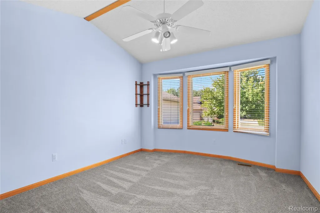 352 Cottonwood Lane Saline City MI 48176