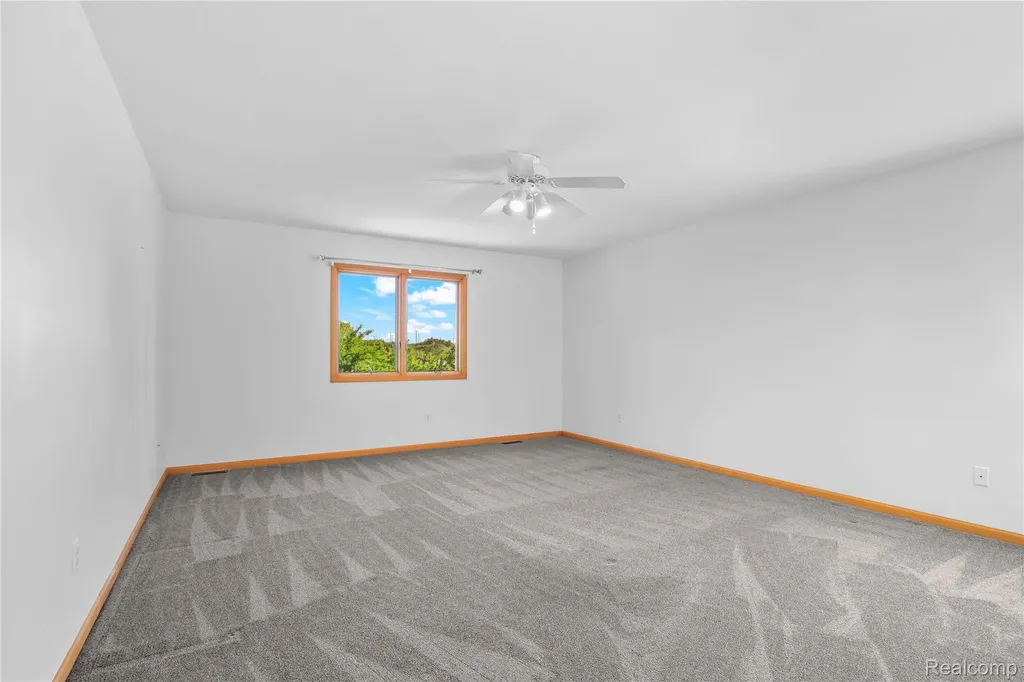 352 Cottonwood Lane Saline City MI 48176