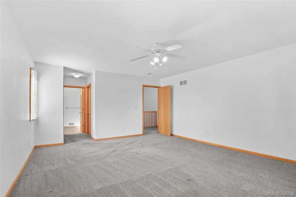 352 Cottonwood Lane Saline City MI 48176