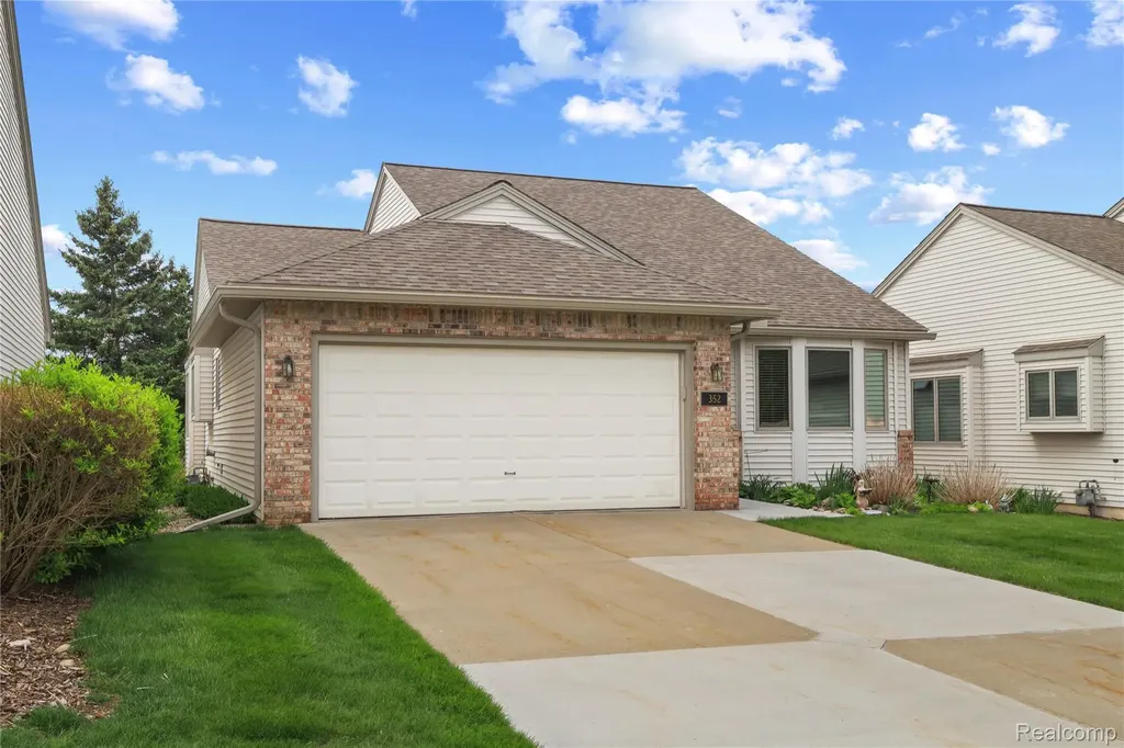 352 Cottonwood Lane Saline City MI 48176