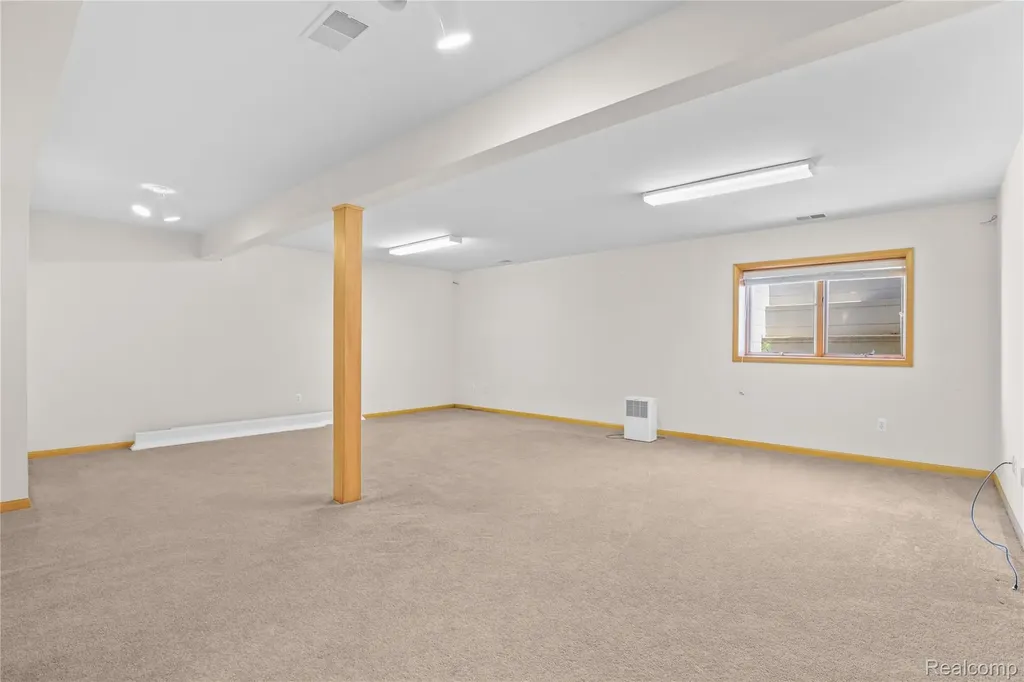 352 Cottonwood Lane Saline City MI 48176