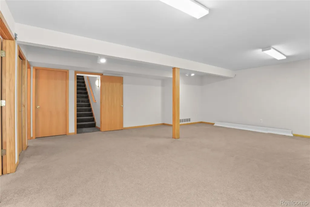 352 Cottonwood Lane Saline City MI 48176