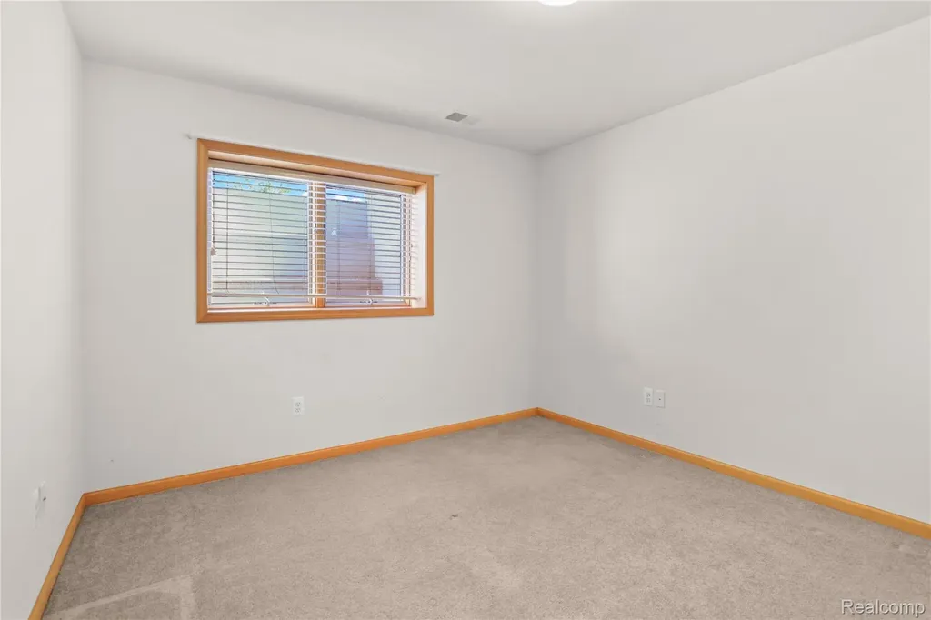 352 Cottonwood Lane Saline City MI 48176