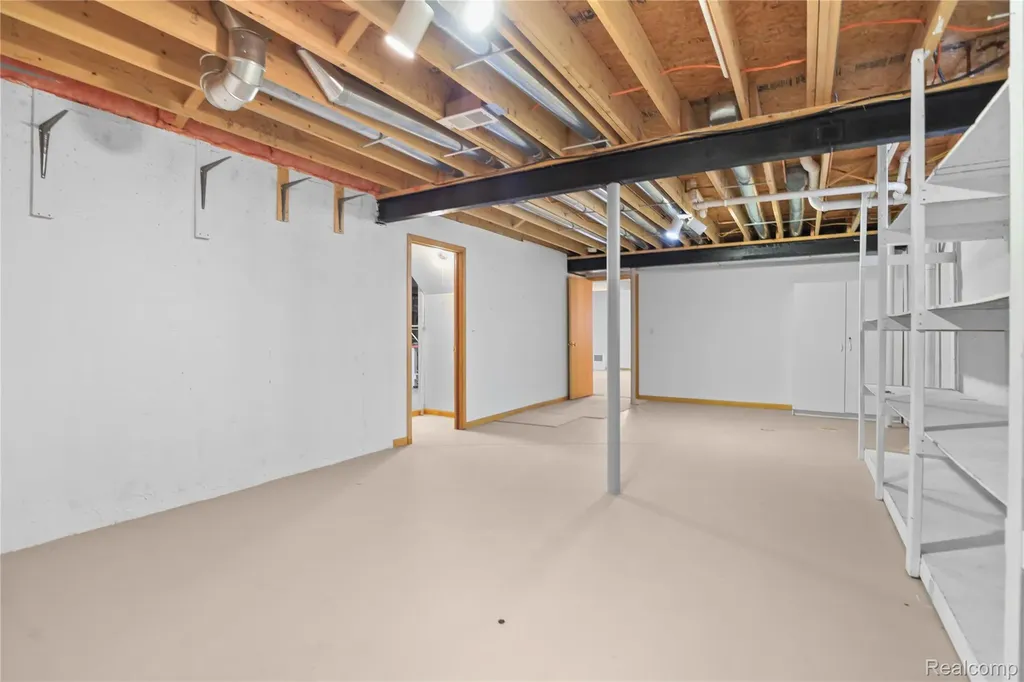 352 Cottonwood Lane Saline City MI 48176