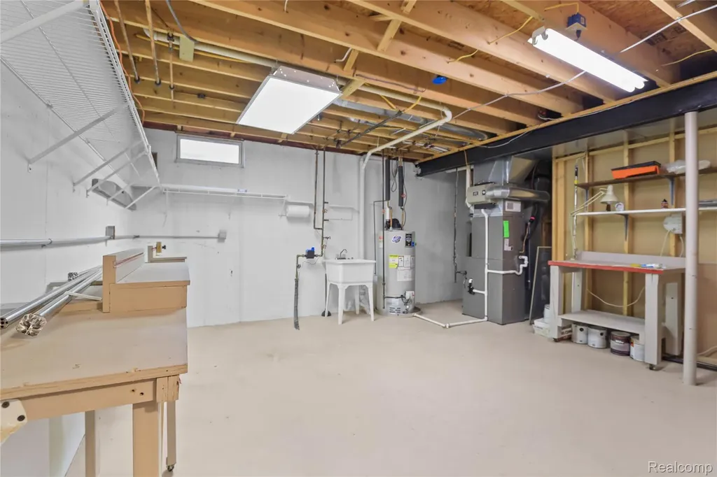 352 Cottonwood Lane Saline City MI 48176