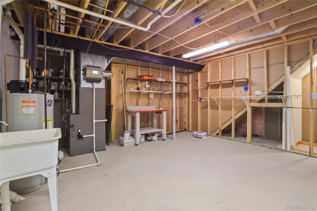352 Cottonwood Lane Saline City MI 48176